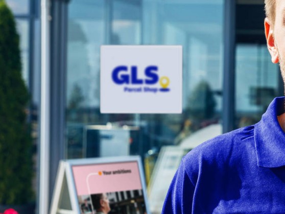 Customers leave GLS ParcelShop 