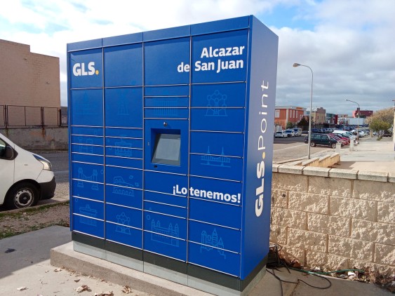 Parcel Locker vs. Convenience Point: which one should you choose?