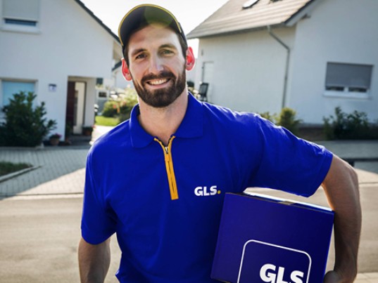 GLS France driver delivers several parcels in front of van Pick&ShipService 