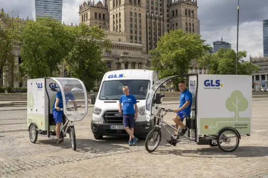 gls drivers close to their ebikes