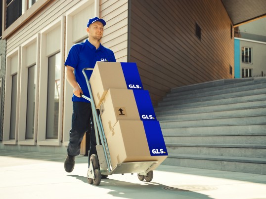 courier delivers GLS parcels