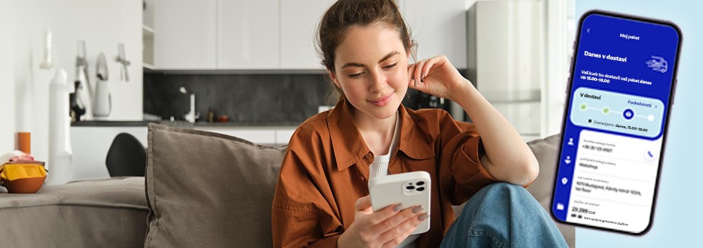 Women looking on the phone